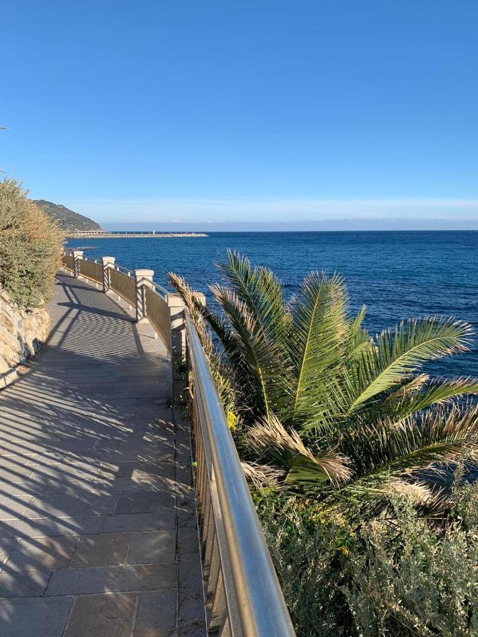 Villa Sabrina Riviera Dei Fiori A Picco Sul Mare Con Piscina Privata ,Wellness & Spa インペリア エクステリア 写真